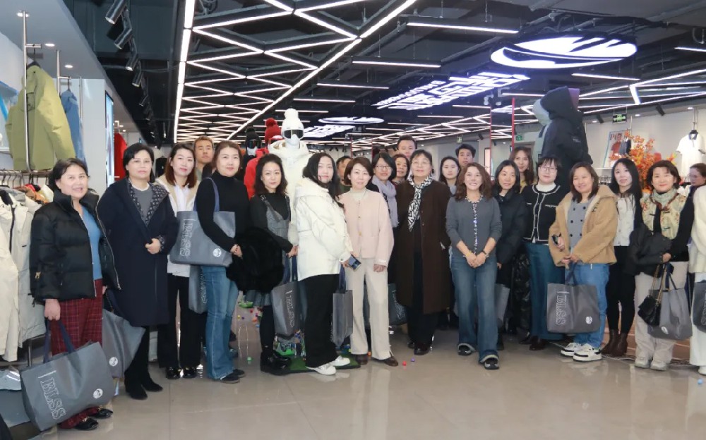 经开区企业协会女企业家走进保罗盛世参观调研